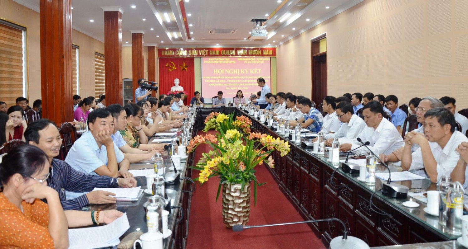 Ủy ban MTTQ Việt Nam huyện phối hợp với Phòng Lao động - Thương binh và Xã hội huyện ký kết Chương trình phối hợp thực hiện Chương trình mục tiêu quốc gia Giảm nghèo bền vững giai đoạn 2021 - 2025.